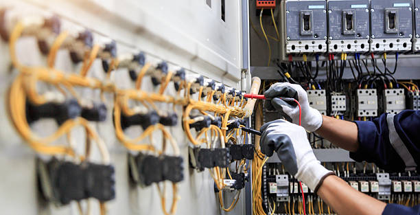 Professional Electrician technician working in Drain, OR